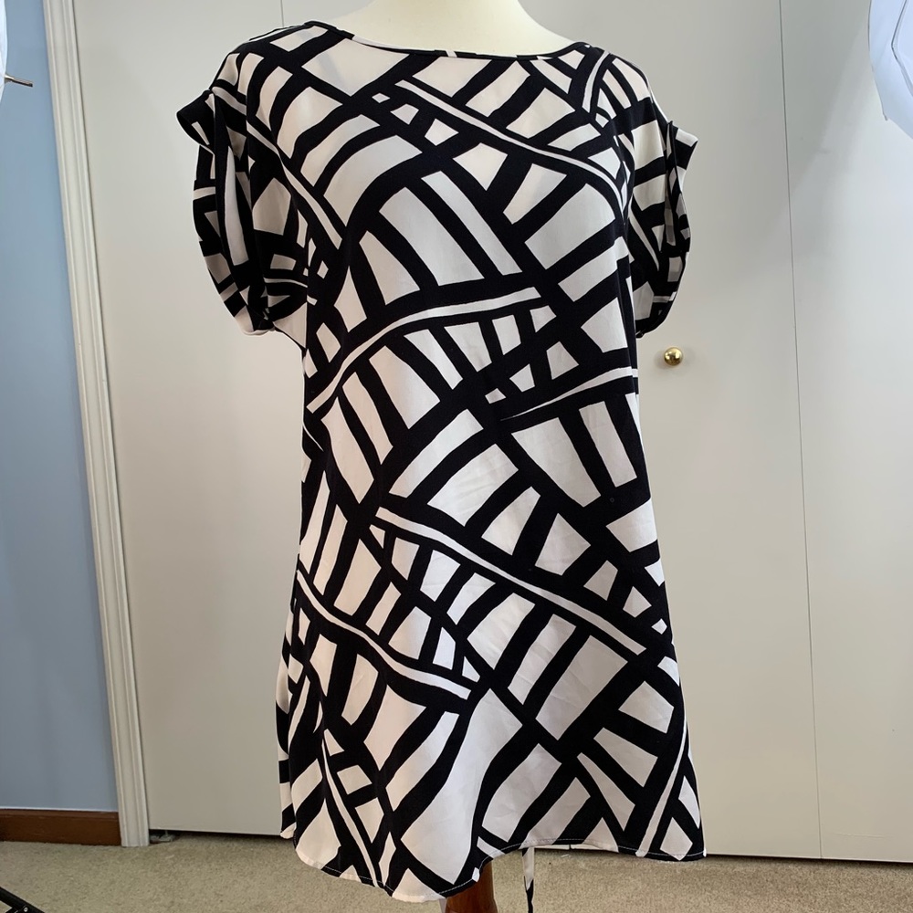 Ann Taylor M blouse short sleeve tie front - Picture 3 of 8